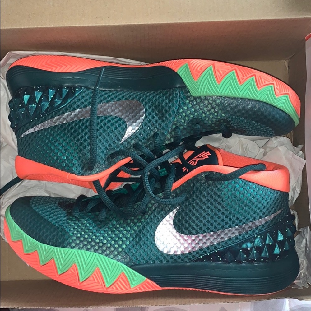 Women’s Nike Kyrie Erving Shoes